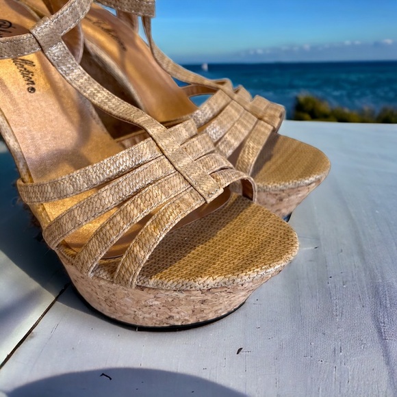De Blossom Collection cork wedge platform sandals made with vegan faux leather - Picture 15 of 16
